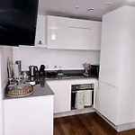 Luxury Central Apartment